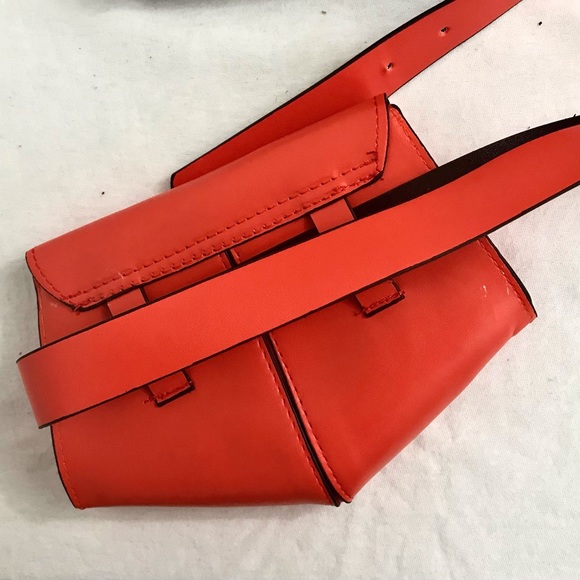 2/$15 WAIST BAGS! - Picture 3 of 7